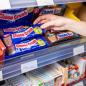 Preview: Nachhaltig verpackte Choco Bar Socken als witziges Accessoire