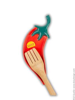 Preview: Chili Löffelablage im Einsatz auf einem modernen Herd mit einem Holzlöffel.