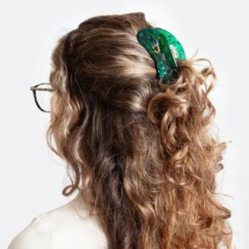 Preview: Haarklammer Accessoire mit kreativem  Gurken Design und sicherem Halt