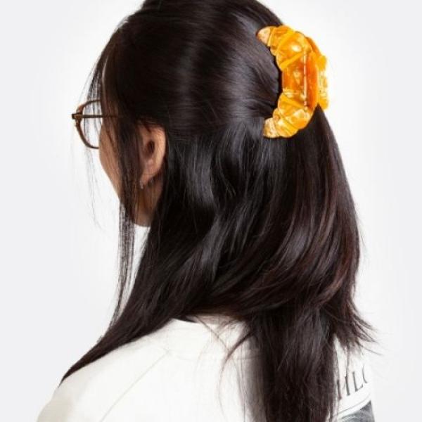 Haarklammer Accessoire mit kreativem Croissant Design und sicherem Halt