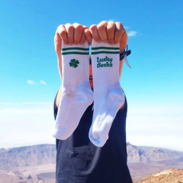 Detailaufnahme der verstärkten Polstersohle der Pegada Sportsocken für bessere Dämpfung.