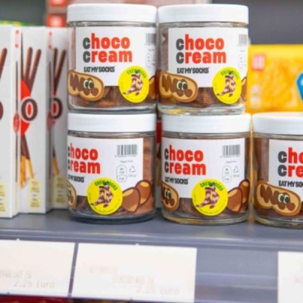 Nachhaltig verpackte Choco Cream Socken im Glas als Überraschungsgeschenk