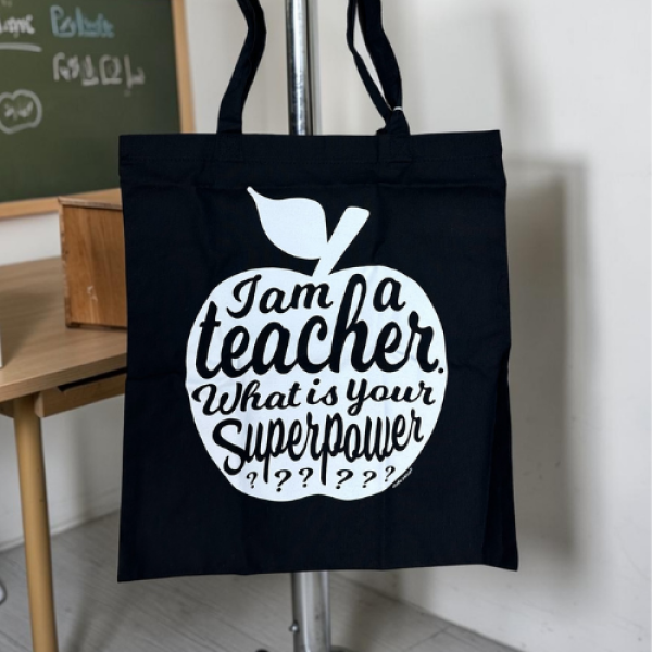 Stofftasche „I am a Teacher – What is your Superpower?“  aus Baumwolle, Geschenk für Lehrer*innen